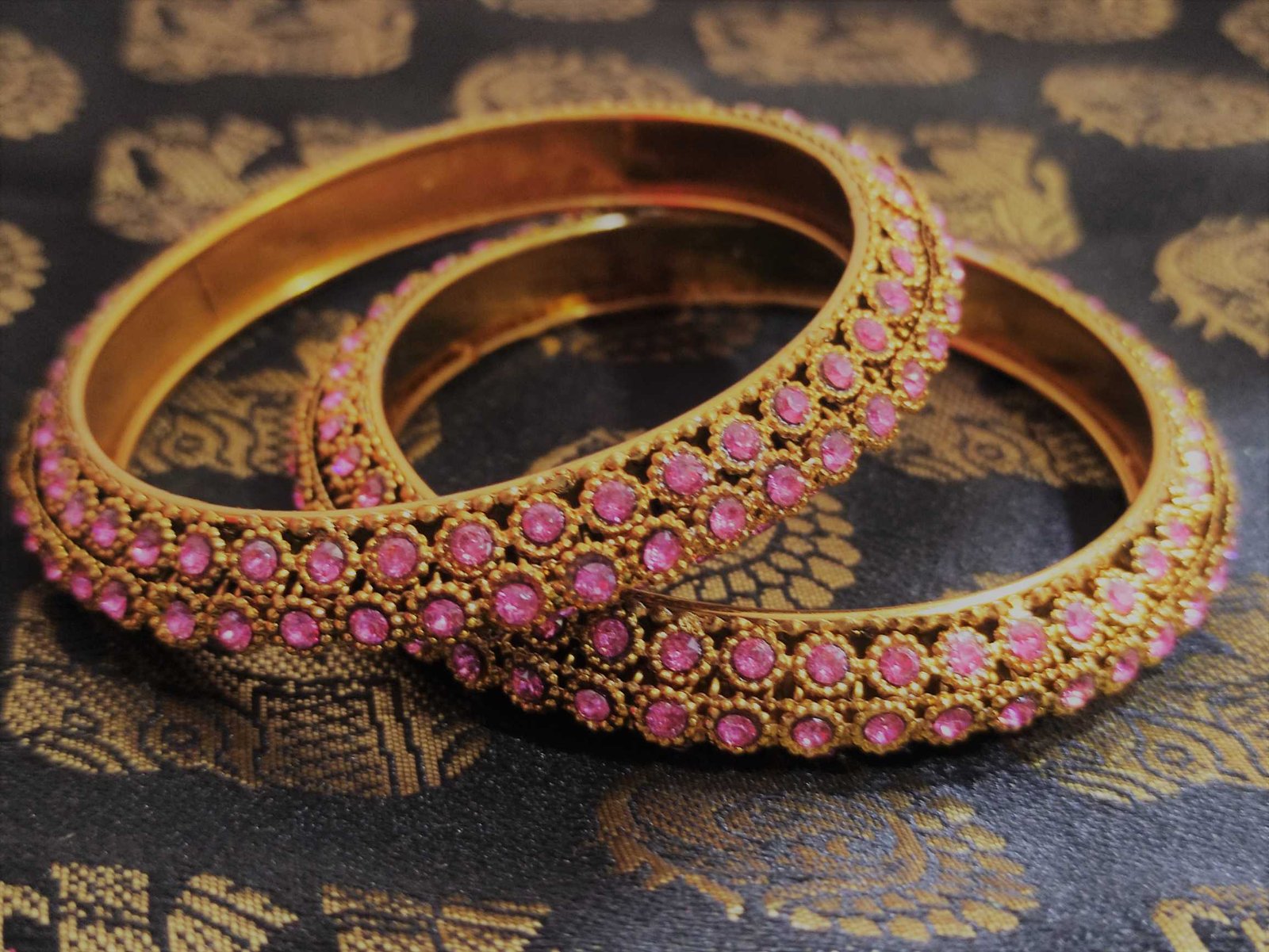 Antique Pink stones Bangle Antique Pink stones Bangle