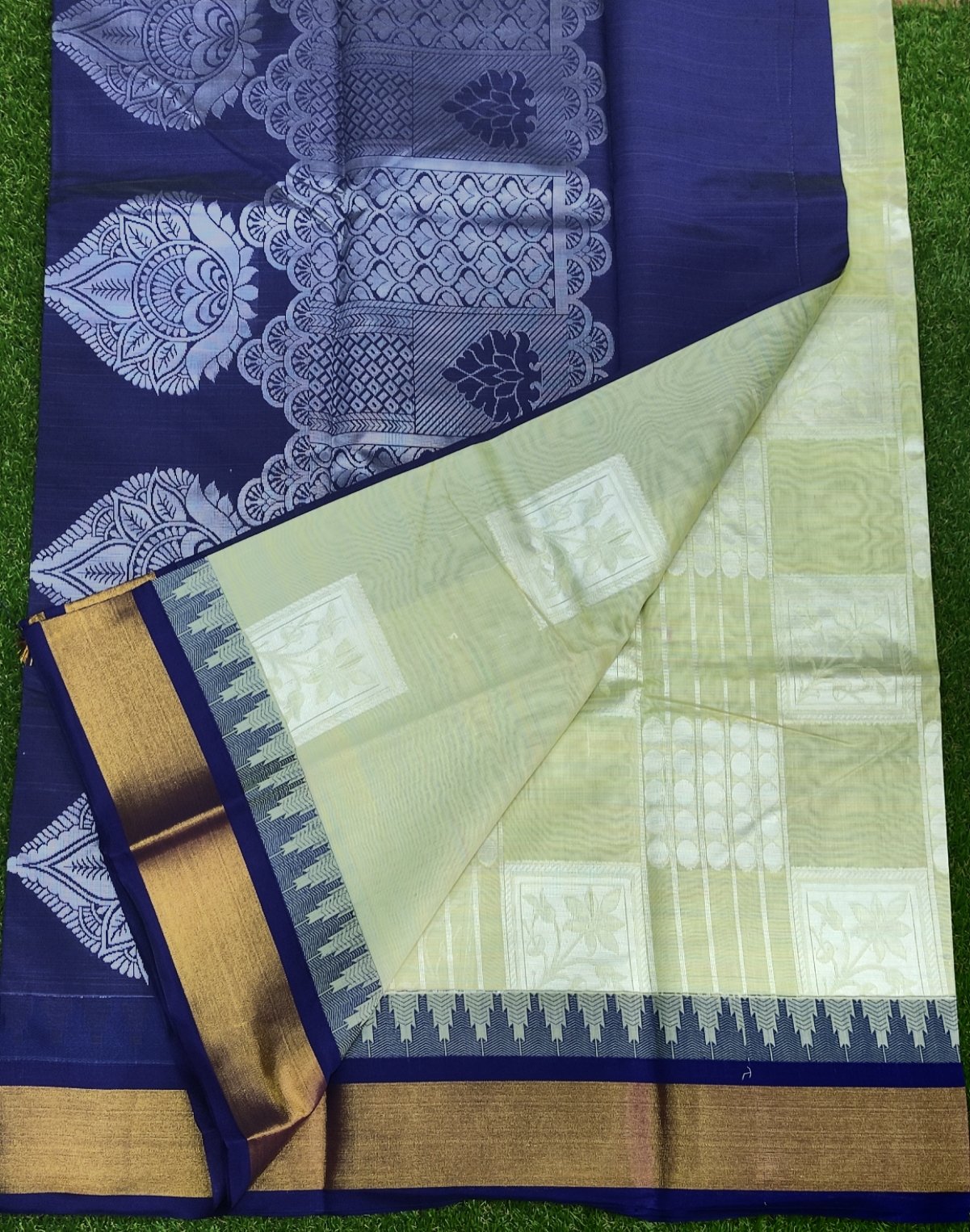Traditional Off White Silk Cotton Saree - Image 2