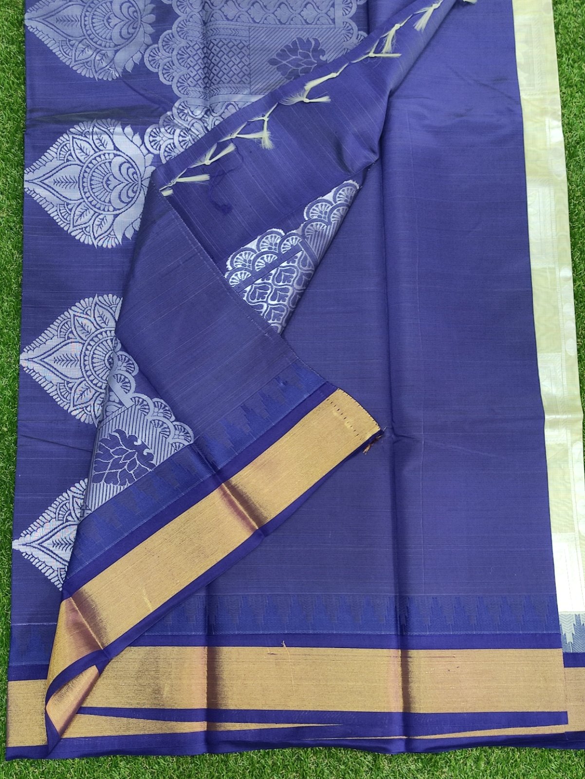 Traditional Off White Silk Cotton Saree - Image 3