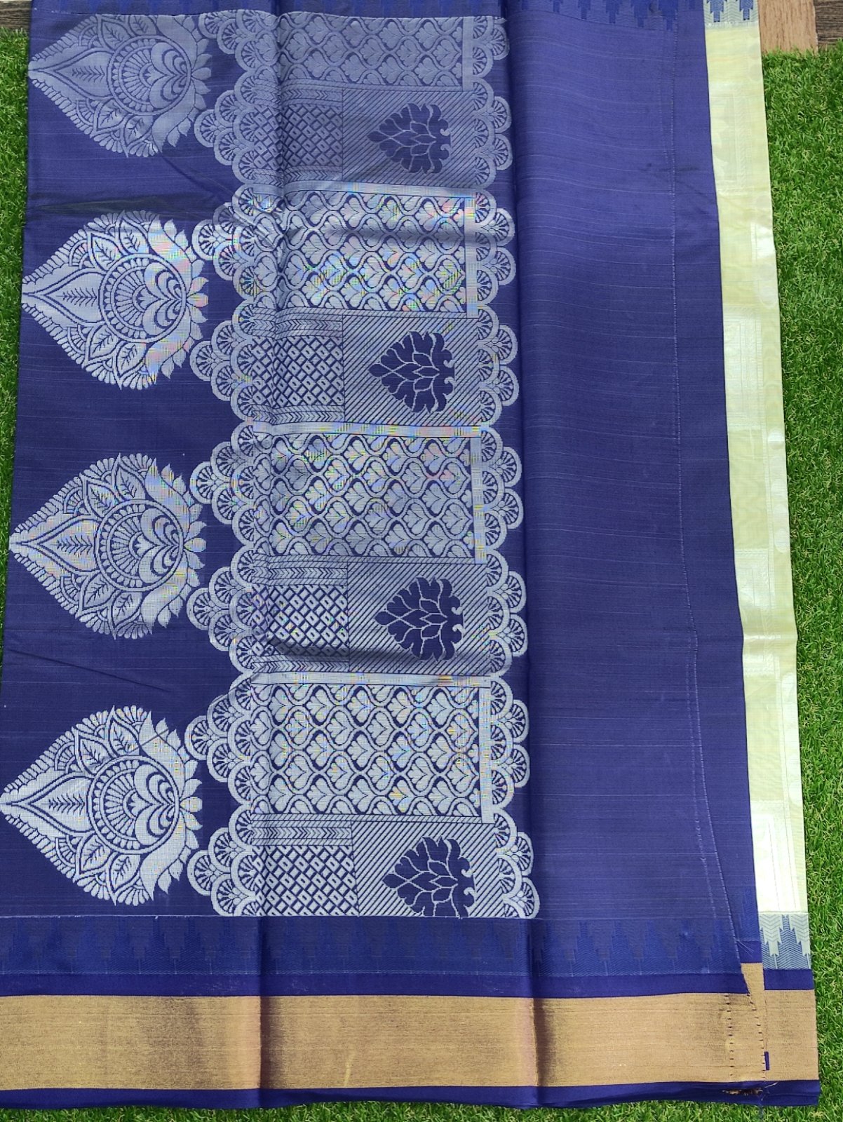 Traditional Off White Silk Cotton Saree - Image 4