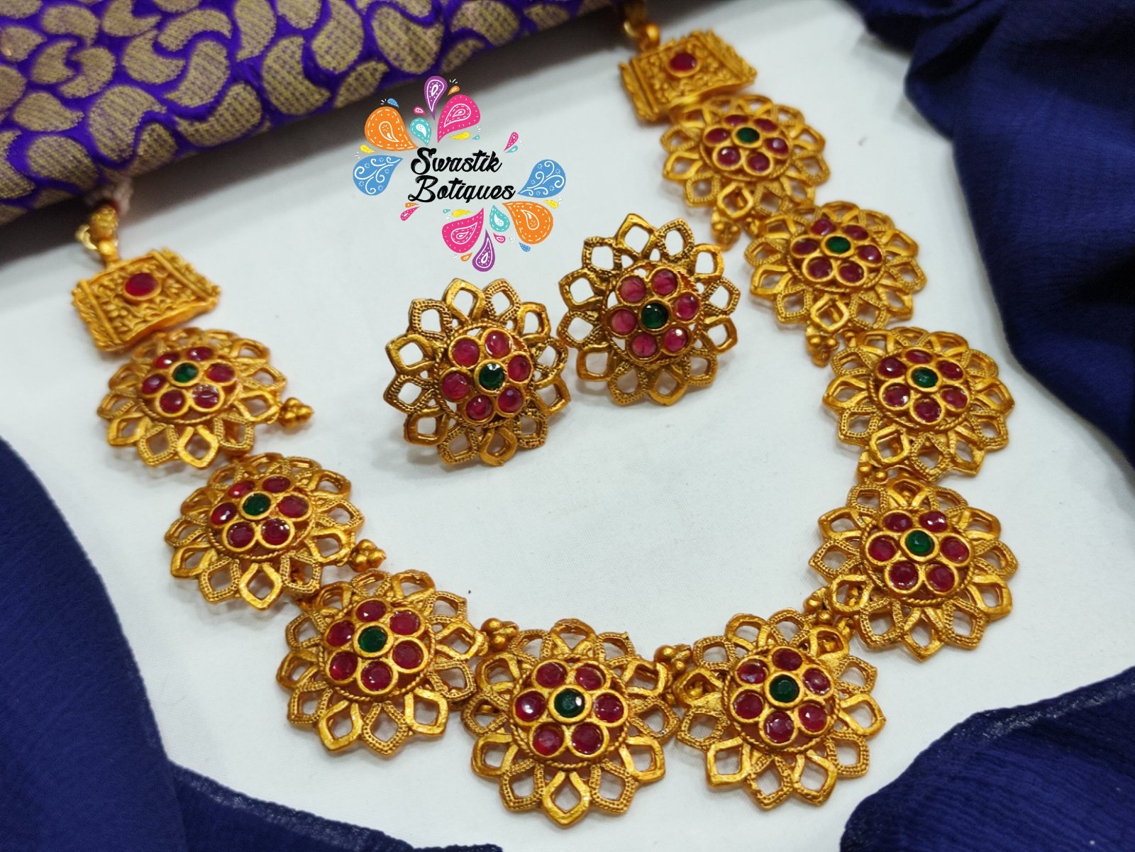 Flower Matte Finished Necklace Flower Matte Finished Necklace