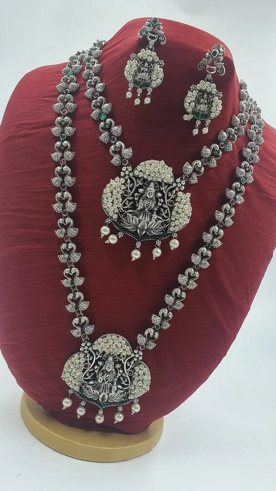 Lakshmi Pearl Silver Oxidised Matte Finished Semi Bridal Combo Set Lakshmi Pearl Silver Oxidised Matte Finished Semi Bridal Combo Set - Image 2