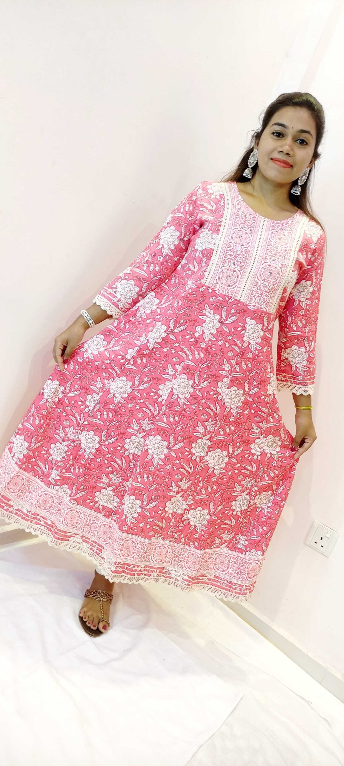 Light Pink and White Women Frock Style Kurthi Light Pink and White Women Frock Style Kurthi - Image 2