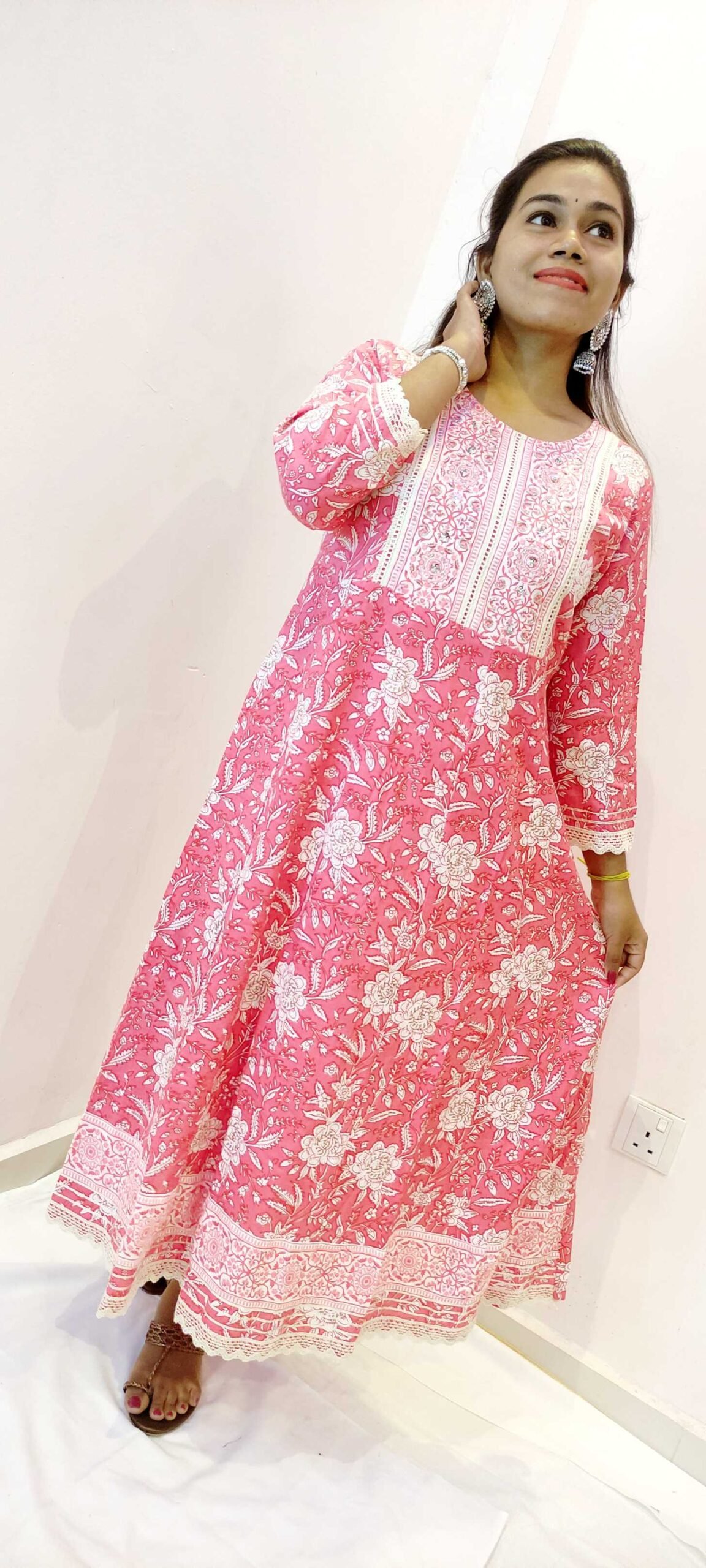 Light Pink and White Women Frock Style Kurthi Light Pink and White Women Frock Style Kurthi - Image 4