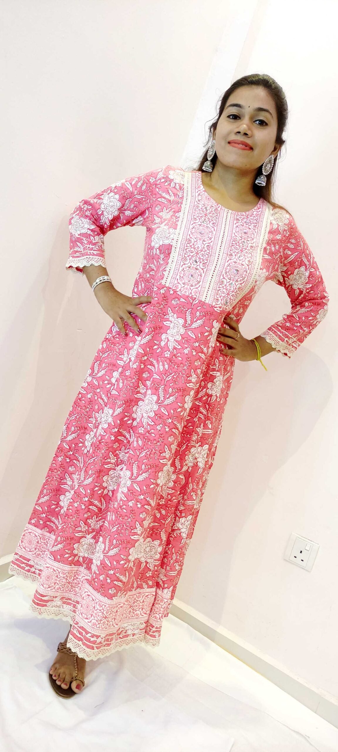 Light Pink and White Women Frock Style Kurthi Light Pink and White Women Frock Style Kurthi - Image 5