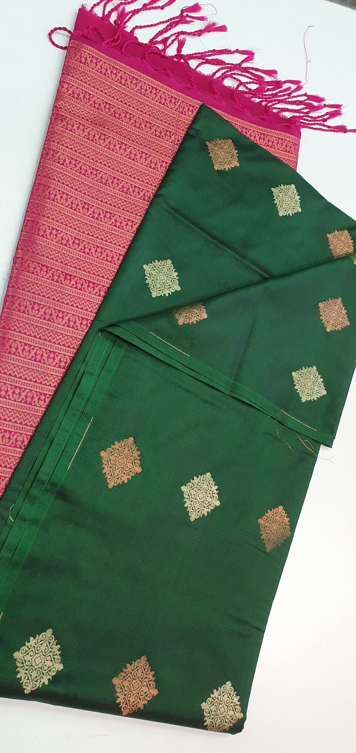 Dark Green and Magenta Soft Silk Saree Dark Green and Magenta Soft Silk Saree