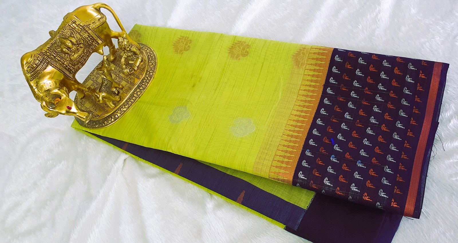 Light Yellow and Dark Blue Silk Saree - Image 6