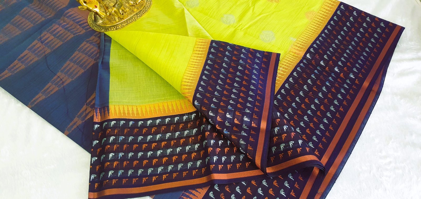 Light Yellow and Dark Blue Silk Saree - Image 4