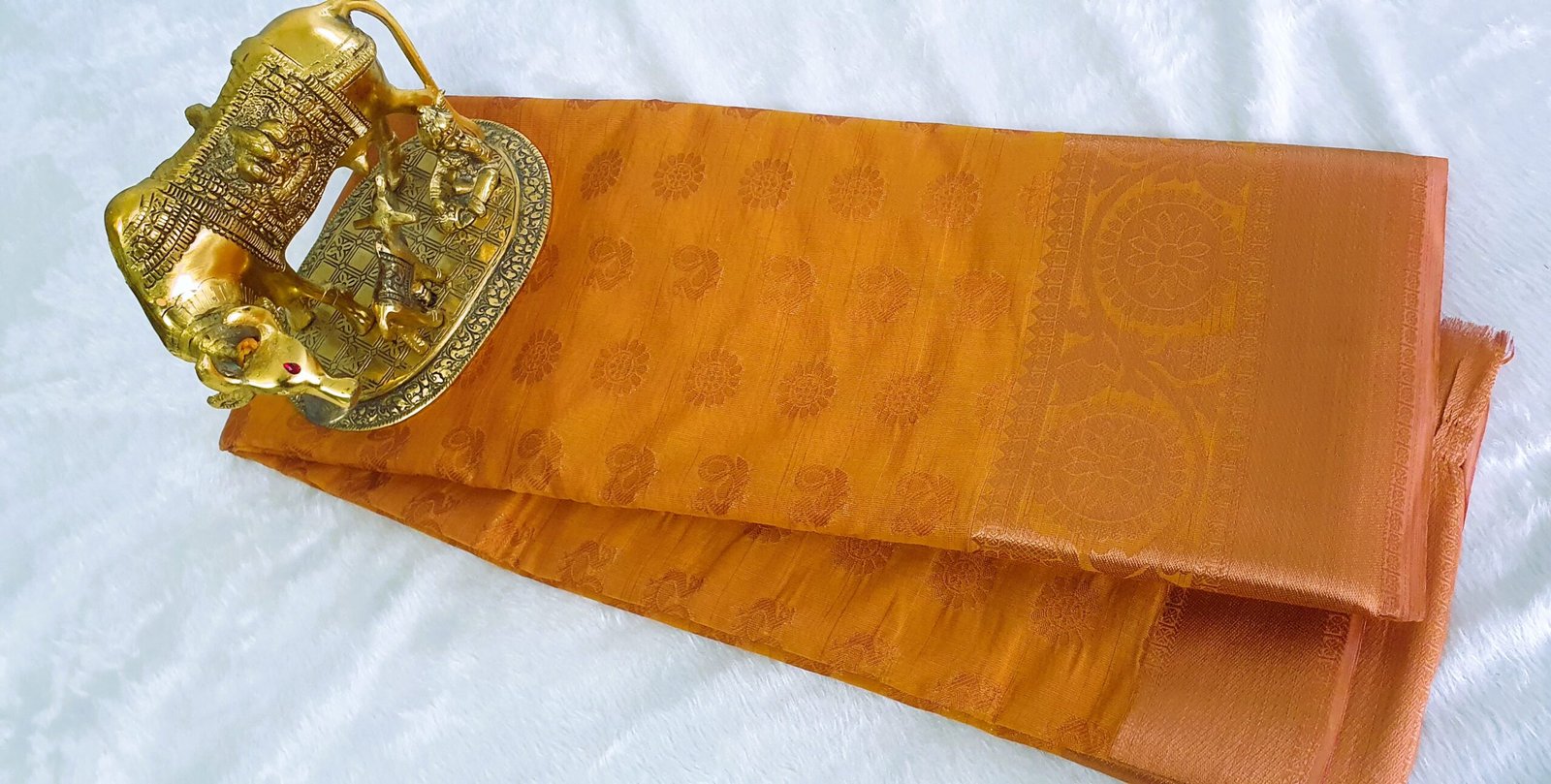 Golden Yellow and Gold Silk Cotton Saree Golden Yellow and Gold Silk Cotton Saree - Image 2