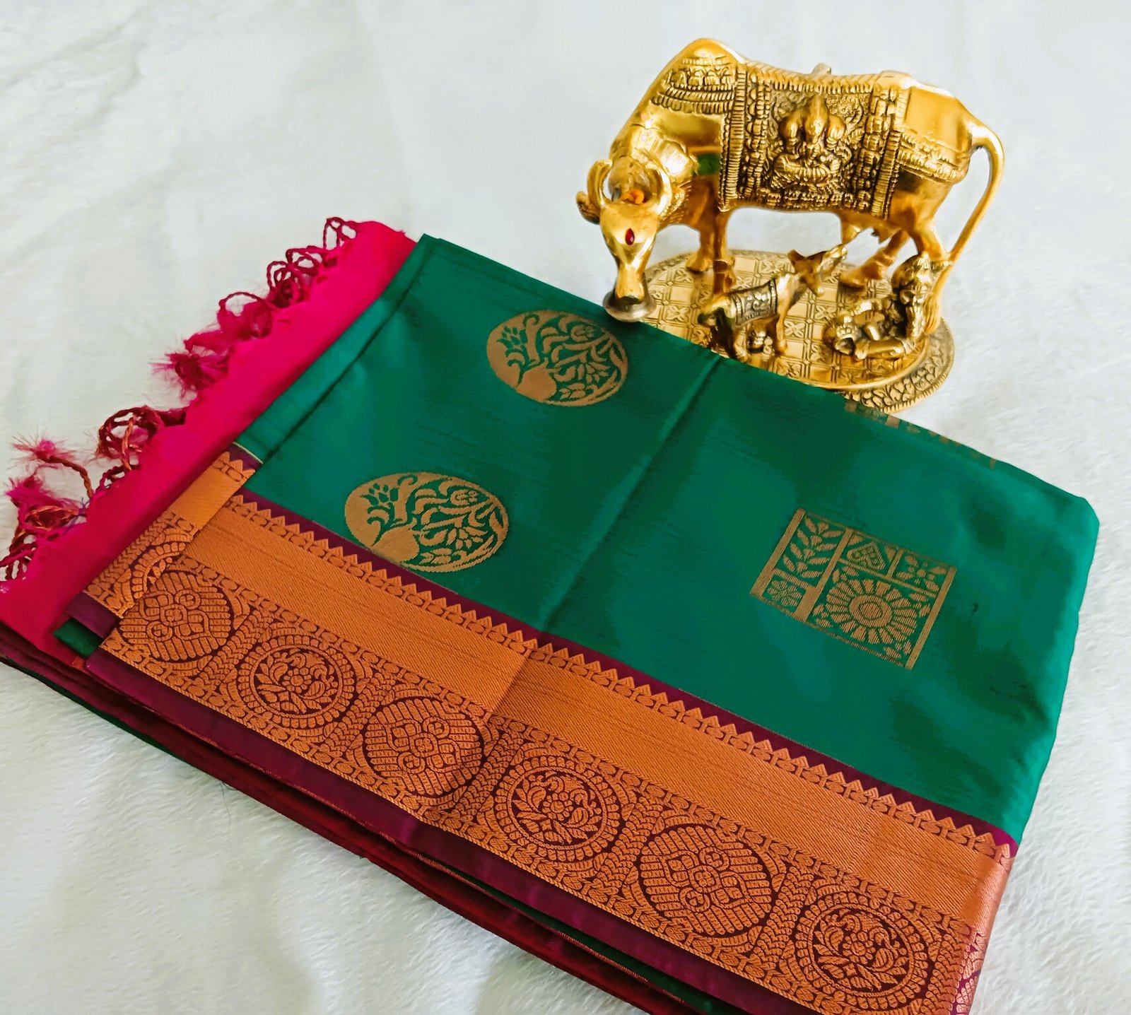Peacock Green and Dark Pink Semi Silk Saree Peacock Green and Dark Pink Semi Silk Saree - Image 2