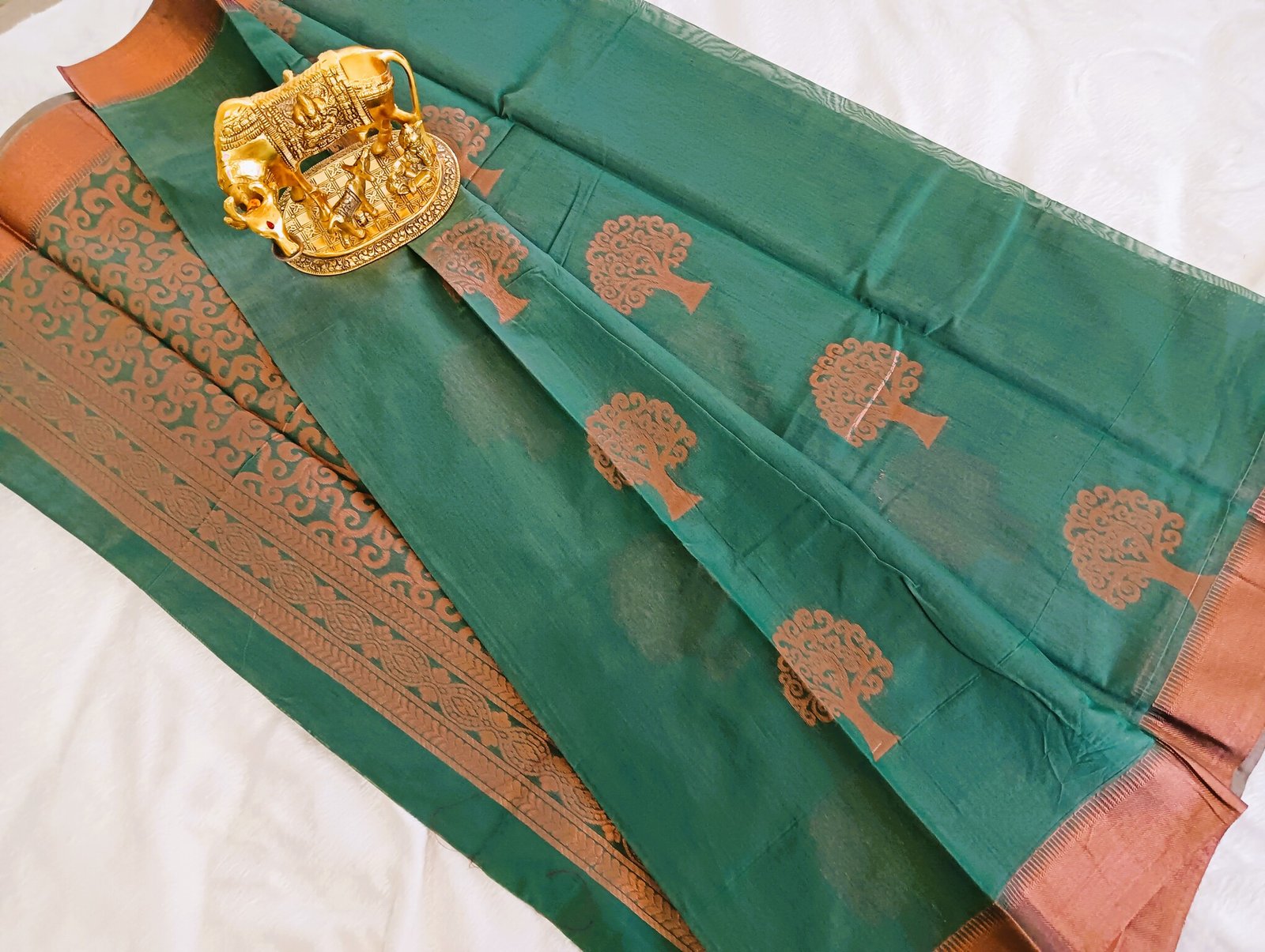 Tree Design Light Peacock Green andGold Silk Cotton Saree Tree Design Light Peacock Green andGold Silk Cotton Saree - Image 3