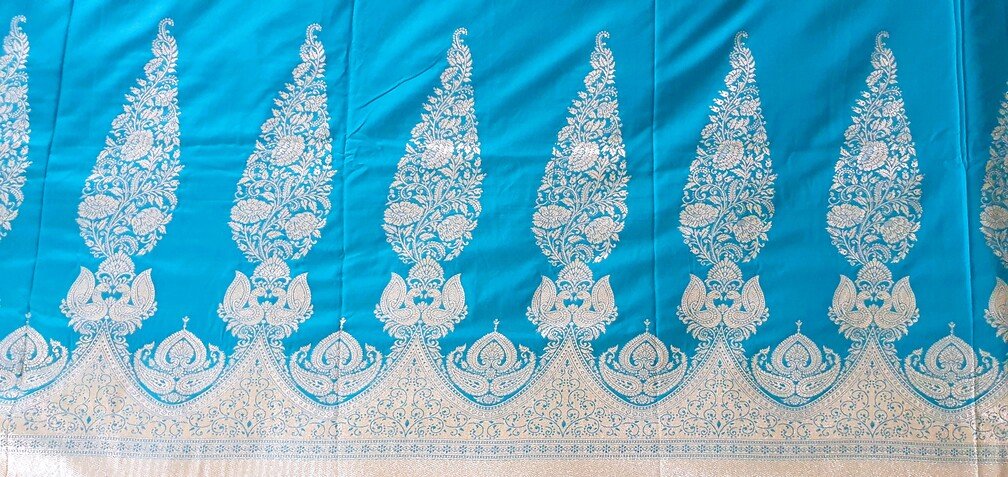 Peacock Green and Gold Dola Silk Saree - Image 12