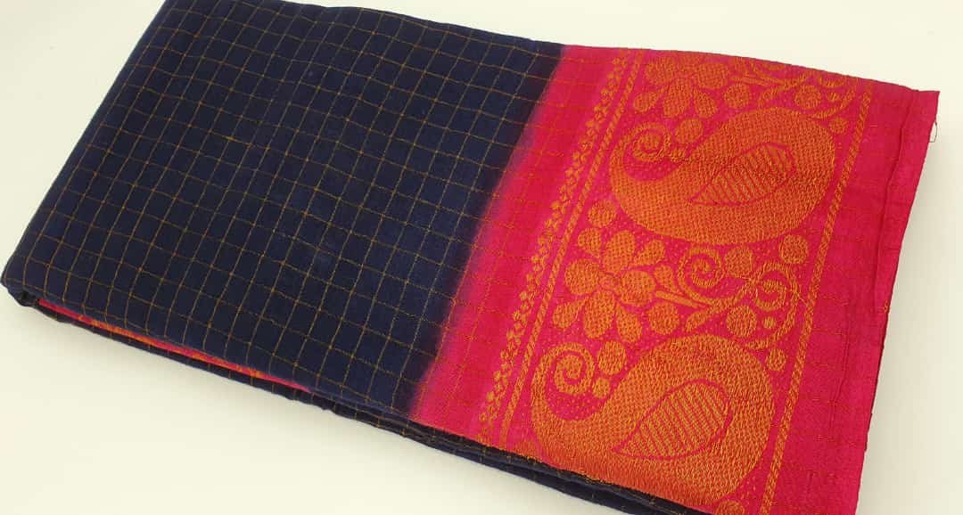 Dark Blue and Pink Check Flower Designer Sungudi Saree Dark Blue and Pink Check Flower Designer Sungudi Saree - Image 2