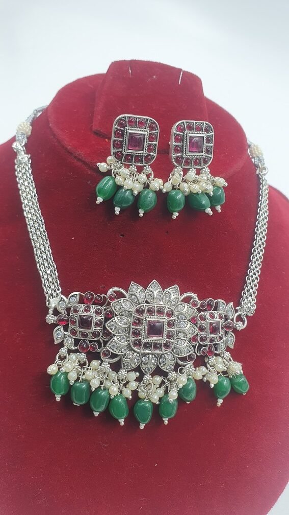 Green Pearl Designer Matte Silver Chocker Necklace Green Pearl Designer Matte Silver Chocker Necklace