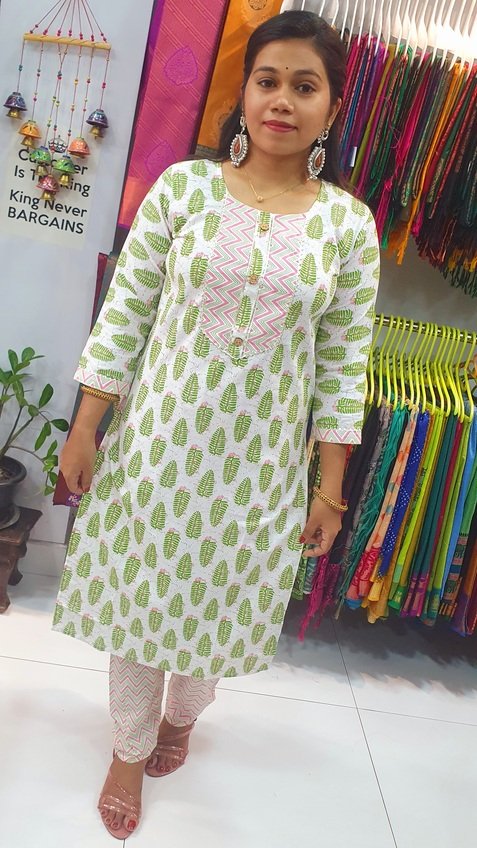 Green and Pink Colour Casual Women Kurthi Top With Pant - Image 3