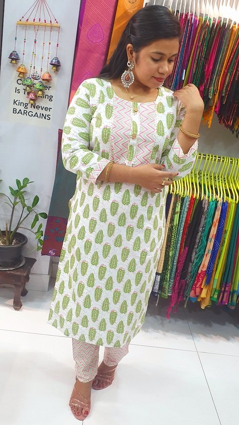 Green and Pink Colour Casual Women Kurthi Top With Pant