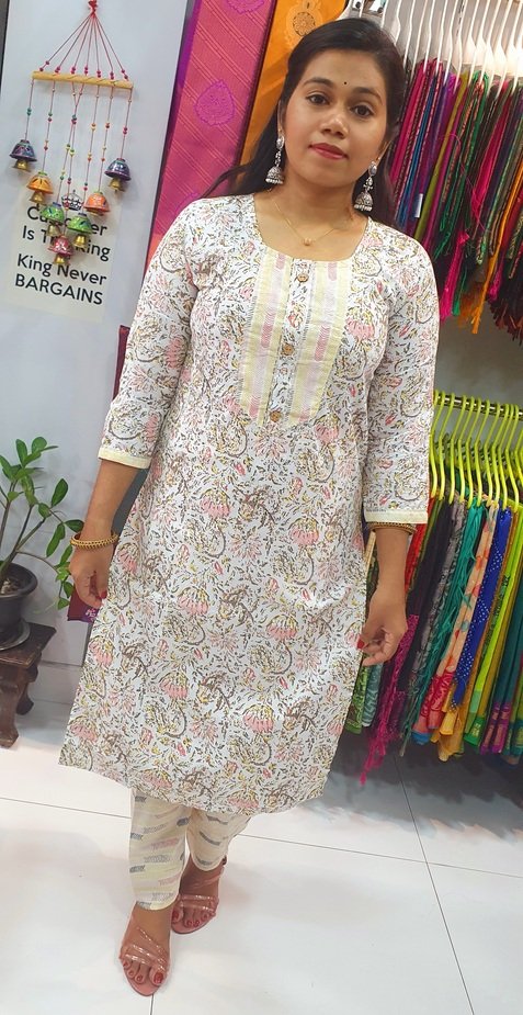 White Colour Casual Women Kurthi Top With Pant - Image 2