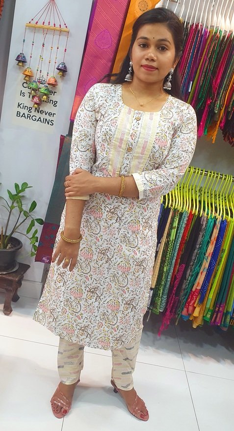 White Colour Casual Women Kurthi Top With Pant