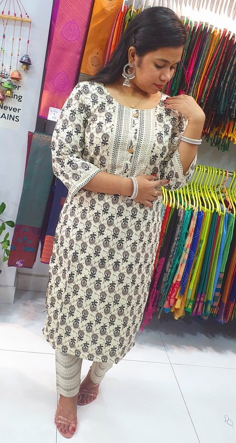 Black and Off White Colour Casual Women Kurthi Top With Pant - Image 3