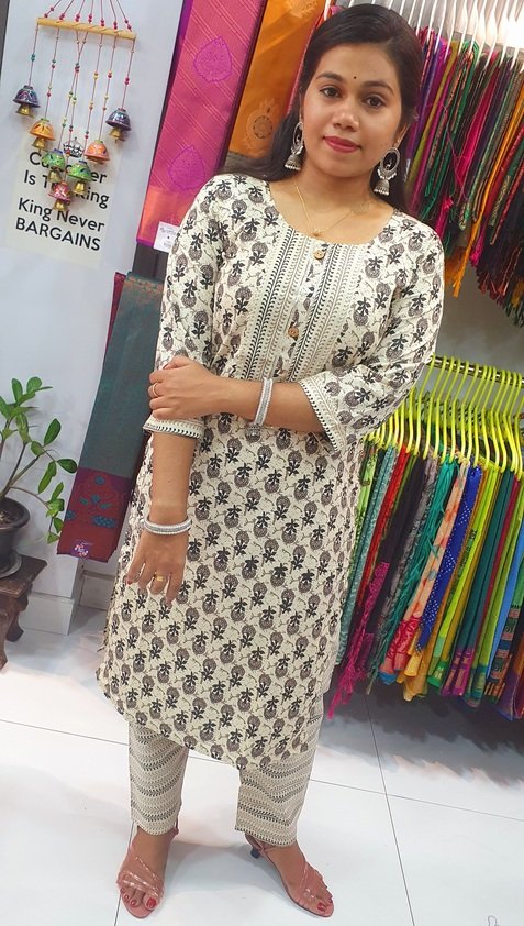 Black and Off White Colour Casual Women Kurthi Top With Pant - Image 2