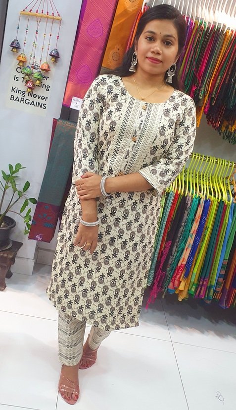 Black and Off White Colour Casual Women Kurthi Top With Pant