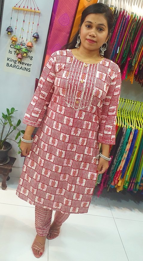 Red and White Colour Casual Women Kurthi Top With Pant - Image 2