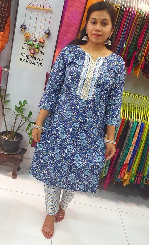 Blue Colour Casual Women Kurthi Top With Pant - Image 4