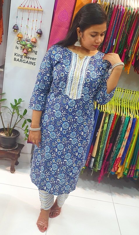 Blue Colour Casual Women Kurthi Top With Pant