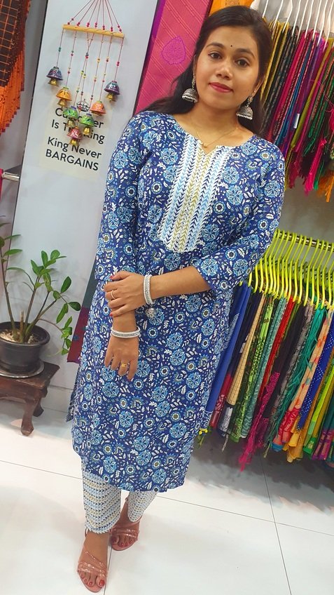 Blue Colour Casual Women Kurthi Top With Pant - Image 3