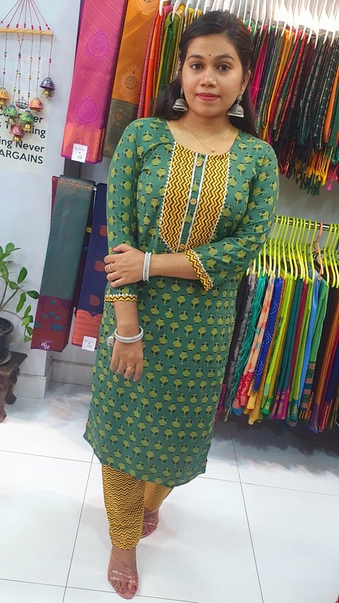 Green and Yellow Colour Casual Women Kurthi Top With Pant - Image 2