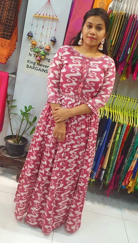 White and Pink Embroidery Frock Style Kurthi White and Pink Embroidery Frock Style Kurthi - Image 4