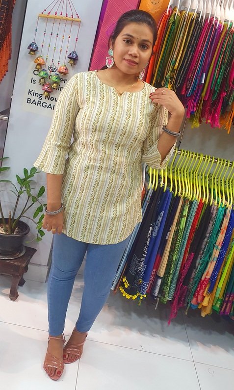 Green and White Colour Short Kurthi Green and White Colour Short Kurthi - Image 2