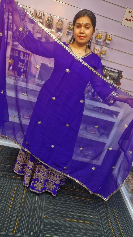 Beautiful Faux Georgette Ready Made Gown - Image 4