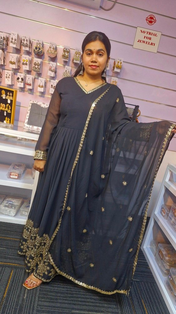 Beautiful Faux Georgette Ready Made Gown - Image 3