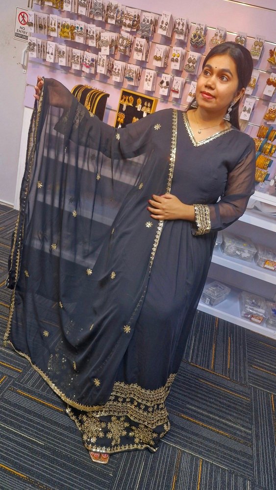 Beautiful Faux Georgette Ready Made Gown - Image 4