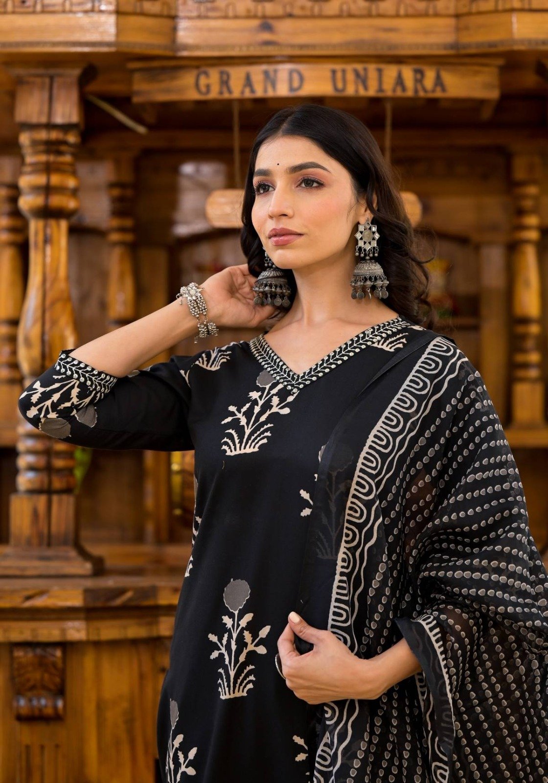 Black and White Colour Premium Rayon Ready Made Shalwar Suit - Image 4