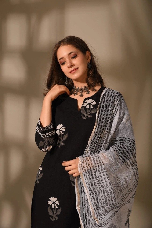 Premium Black and White Colour Soft Cotton Ready Made Shalwar Suit Premium Black and White Colour Soft Cotton Ready Made Shalwar Suit - Image 2