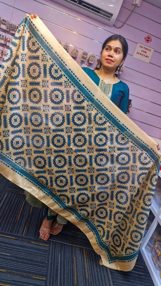 Peacock Green and Butter Colour Ready Made Shalwar Suit - Image 3