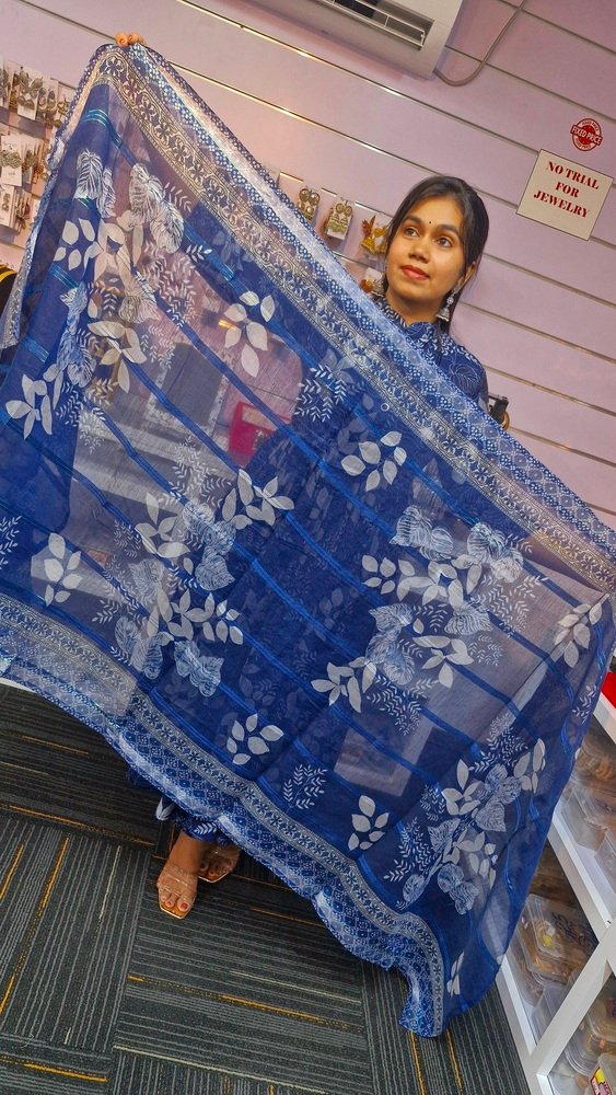 Blue and White Colour Ready Made Shalwar Suit Blue and White Colour Ready Made Shalwar Suit - Image 10