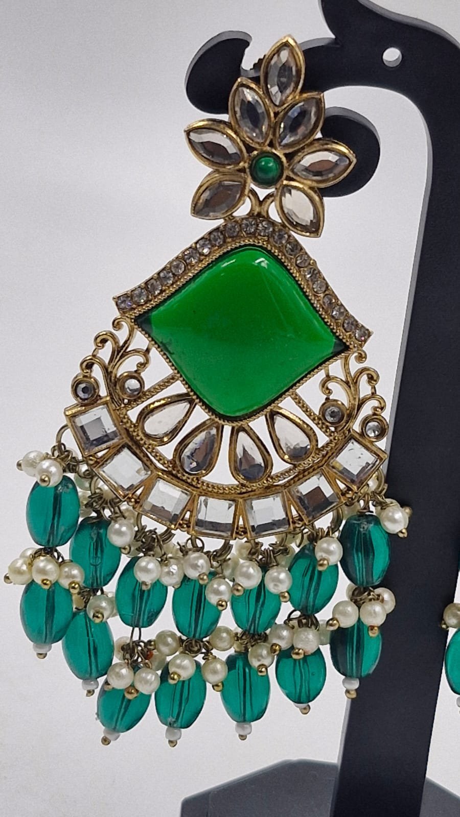 Green Colour Kundan Earrings - Image 2