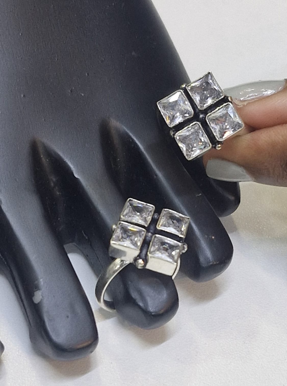 White Stone Designer Oxidised Toe Rings White Stone Designer Oxidised Toe Rings