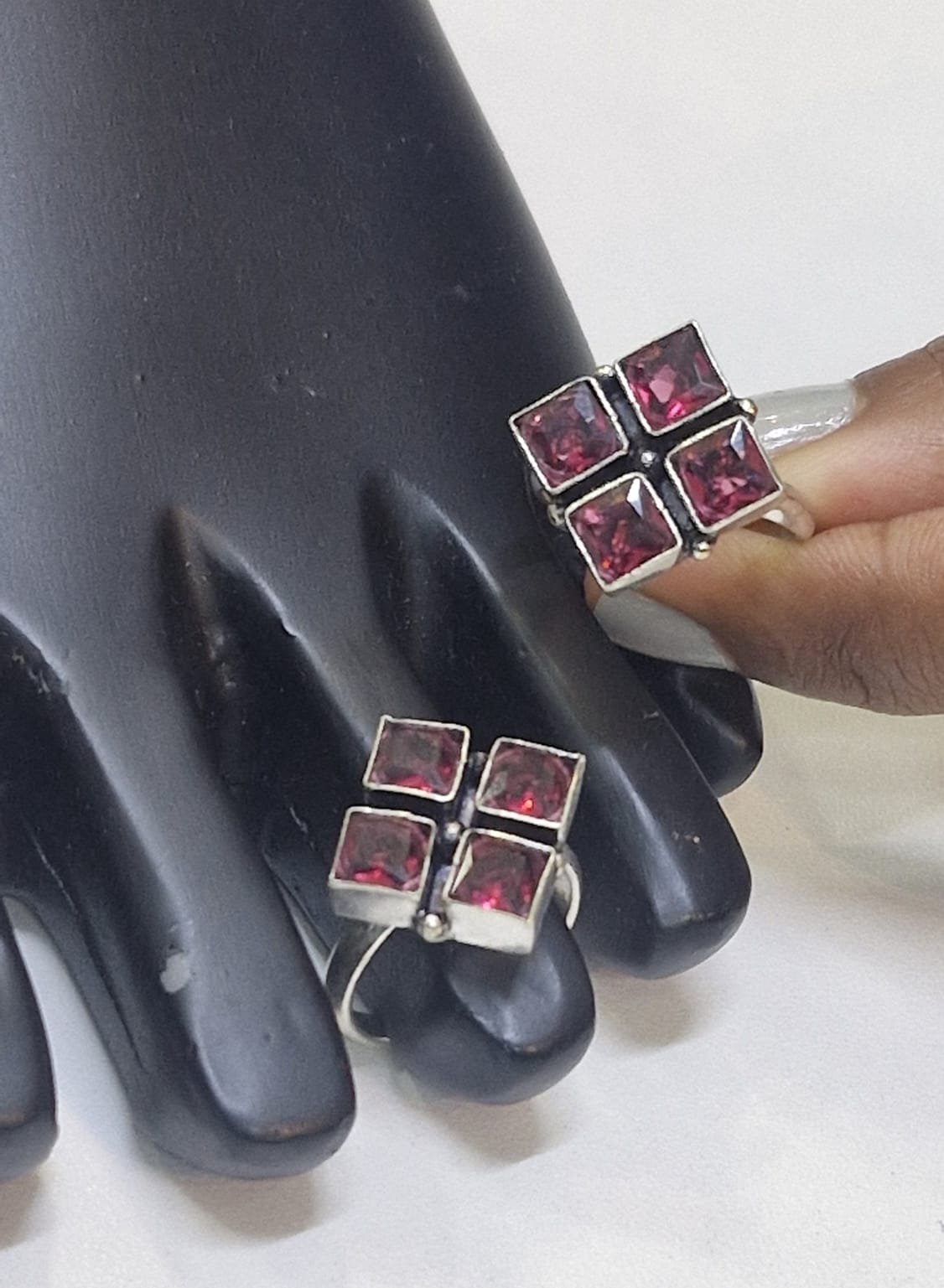 Red Stone Designer Oxidised Toe Rings