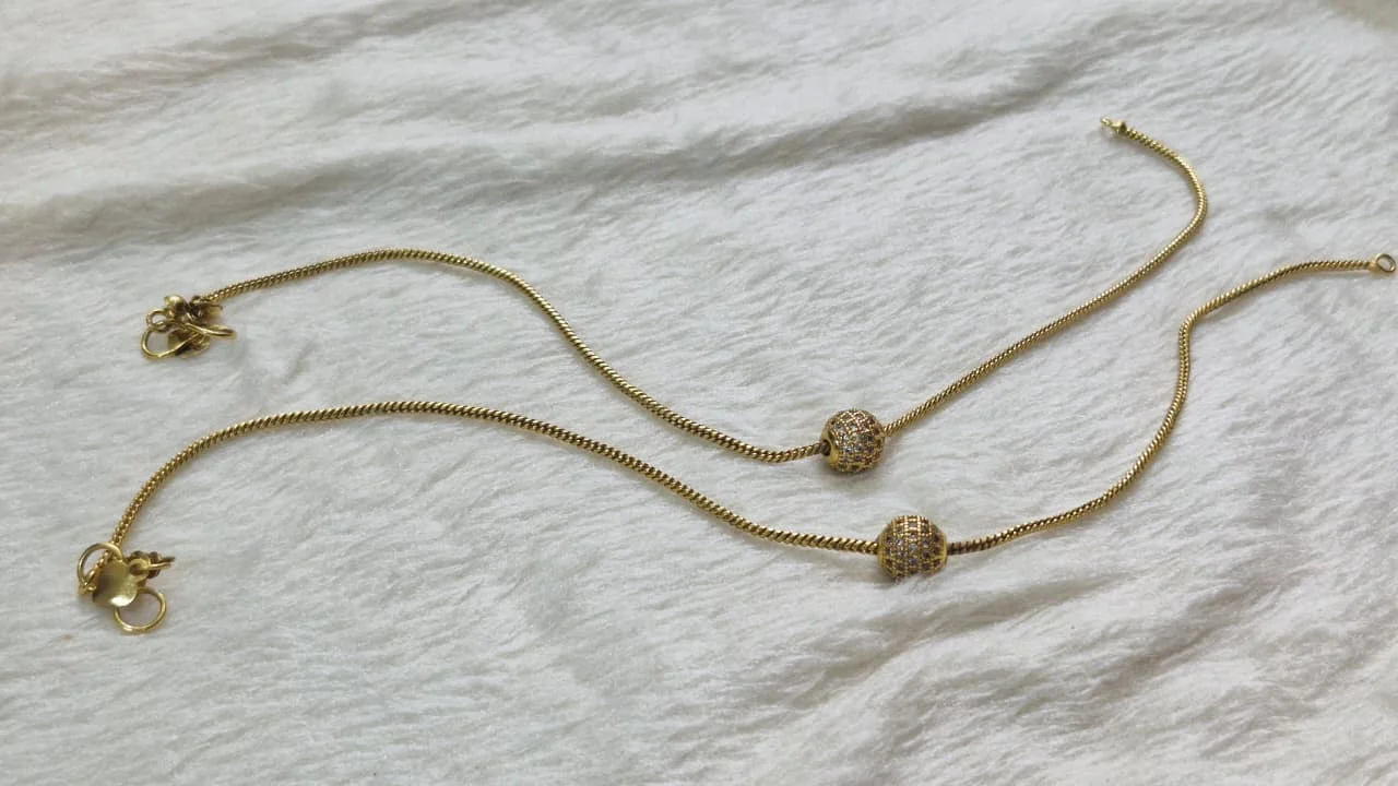 White Stone Designer Premium Antique Gold Chain Type Anklet White Stone Designer Premium Antique Gold Chain Type Anklet - Image 2