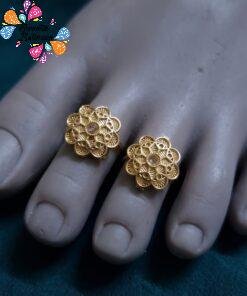 White Stone With Floral Designer Matte Finished Toe Rings