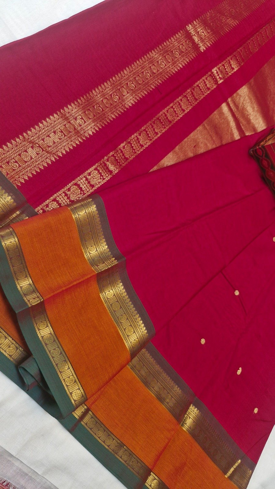 Premium Deep Rani Pink With Bottle Green with Antique Gold Zari Border 120 Count Kanchi Cotton Saree with Rich Pallu Premium Deep Rani Pink With Bottle Green with Antique Gold Zari Border 120 Count Kanchi Cotton Saree with Rich Pallu - Image 4