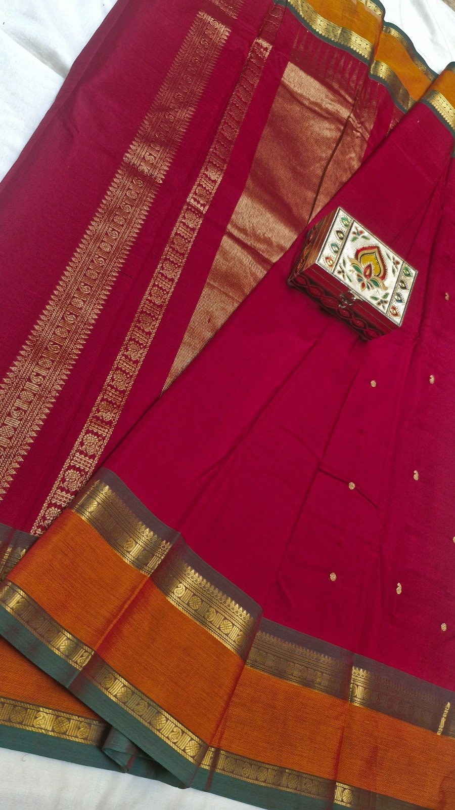 Premium Deep Rani Pink With Bottle Green with Antique Gold Zari Border 120 Count Kanchi Cotton Saree with Rich Pallu Premium Deep Rani Pink With Bottle Green with Antique Gold Zari Border 120 Count Kanchi Cotton Saree with Rich Pallu - Image 7