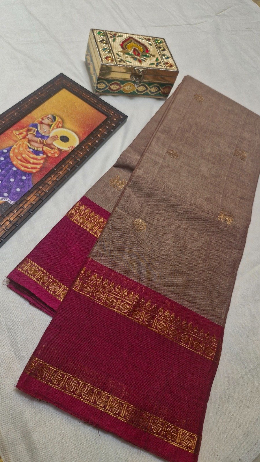 Premium Mushroom Taupe With Deep Rani Pink Antique Gold Zari Border Kanchi Cotton Saree with Rich Pallu Premium Mushroom Taupe With Deep Rani Pink Antique Gold Zari Border Kanchi Cotton Saree with Rich Pallu - Image 3