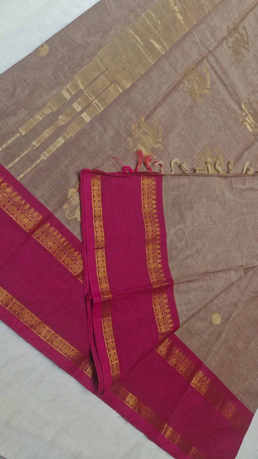 Premium Mushroom Taupe With Deep Rani Pink Antique Gold Zari Border Kanchi Cotton Saree with Rich Pallu Premium Mushroom Taupe With Deep Rani Pink Antique Gold Zari Border Kanchi Cotton Saree with Rich Pallu - Image 5