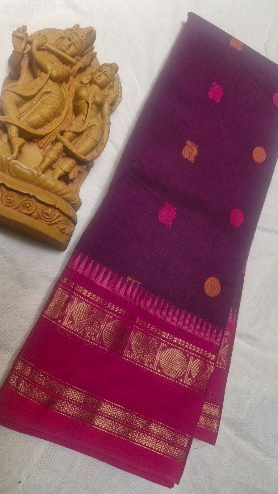 Premium Plain Deep Plum body with scattered small woven butta motifs With Rani Pink Border Chettinad Cotton Saree Premium Plain Deep Plum body with scattered small woven butta motifs With Rani Pink Border Chettinad Cotton Saree - Image 2