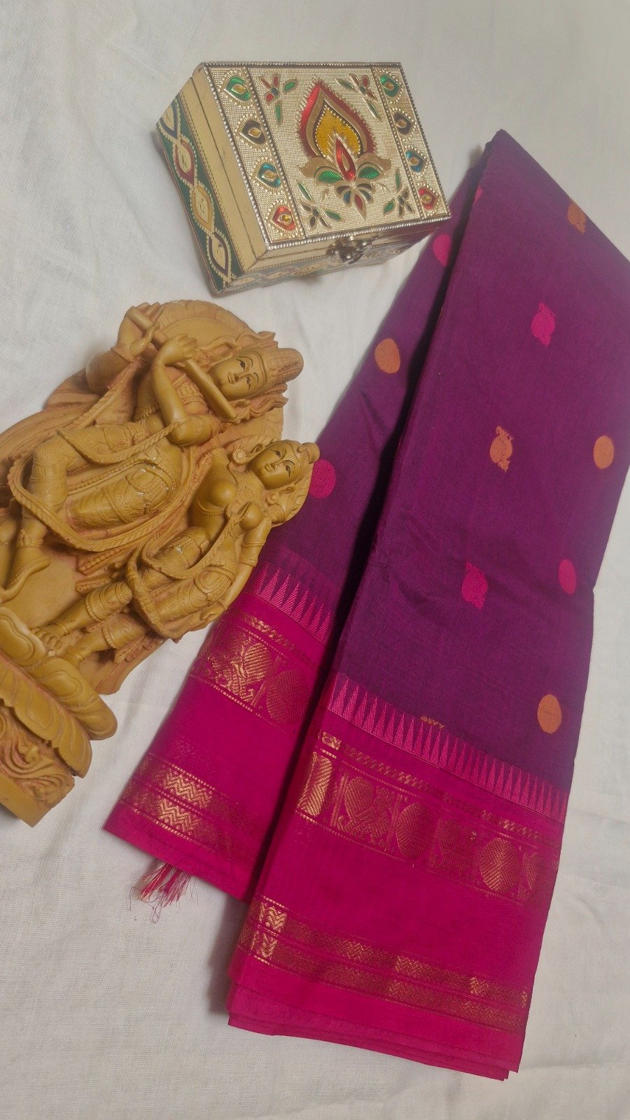 Premium Plain Deep Plum body with scattered small woven butta motifs With Rani Pink Border Chettinad Cotton Saree Premium Plain Deep Plum body with scattered small woven butta motifs With Rani Pink Border Chettinad Cotton Saree - Image 3